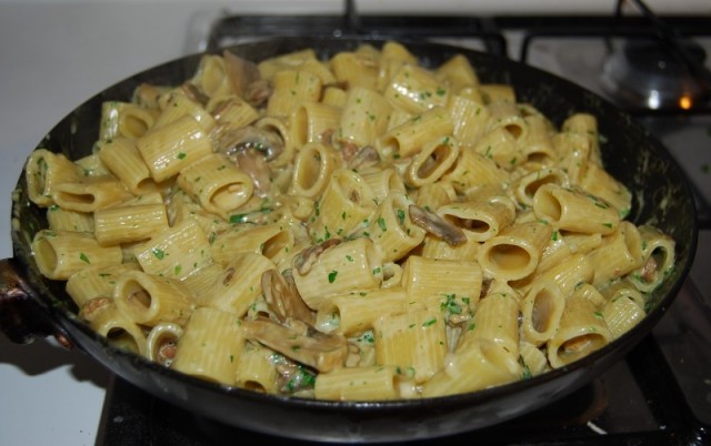 Pasta funghi e zafferano