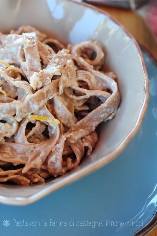 Tagliatelle con farina di castagne, limone e noci