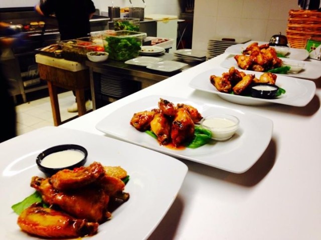 RockaRolla, chicken wings